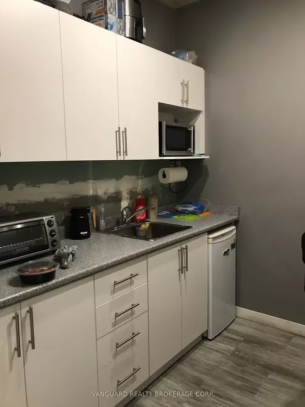 Mississauga, ON L5T 2G5,6790 Davand DR #17