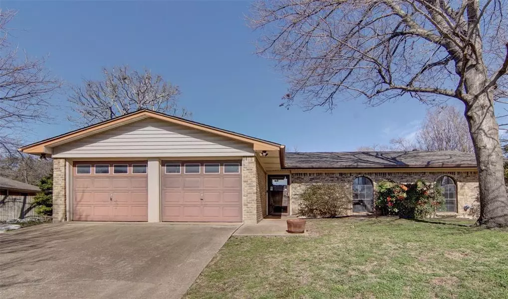 9840 Bancroft Drive, Benbrook, TX 76126