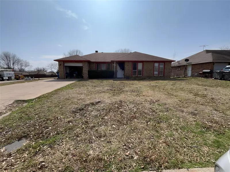 112 Mesa Drive, Glenn Heights, TX 75154