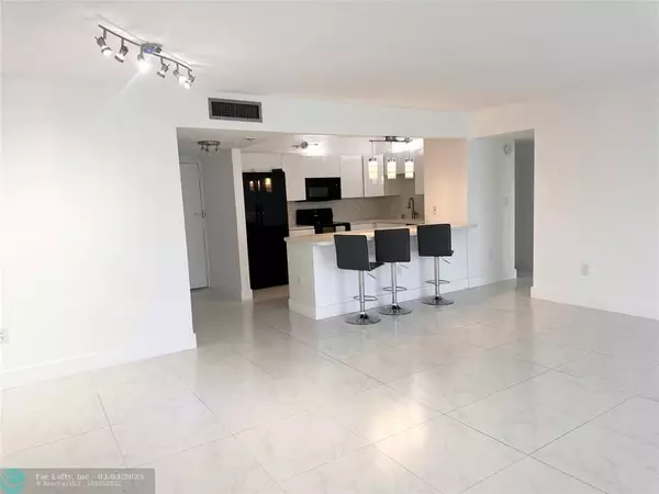 North Miami Beach, FL 33160,2801 NE 183rd St  #1504W