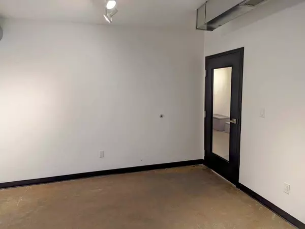 Midland, ON L4R 3M6,290 KING ST