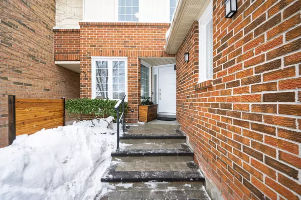 Oakville, ON L6M 2E5,1072 Edgehill PL