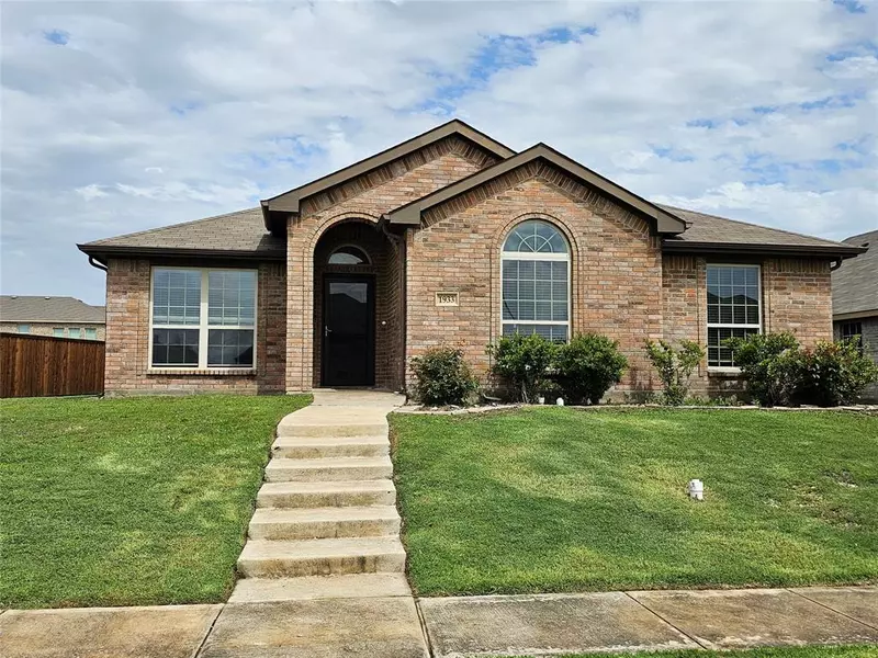 1933 Newport Drive, Lancaster, TX 75146