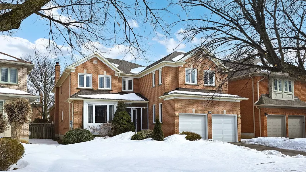 29 Palmerston DR, Vaughan, ON L4J 7V8