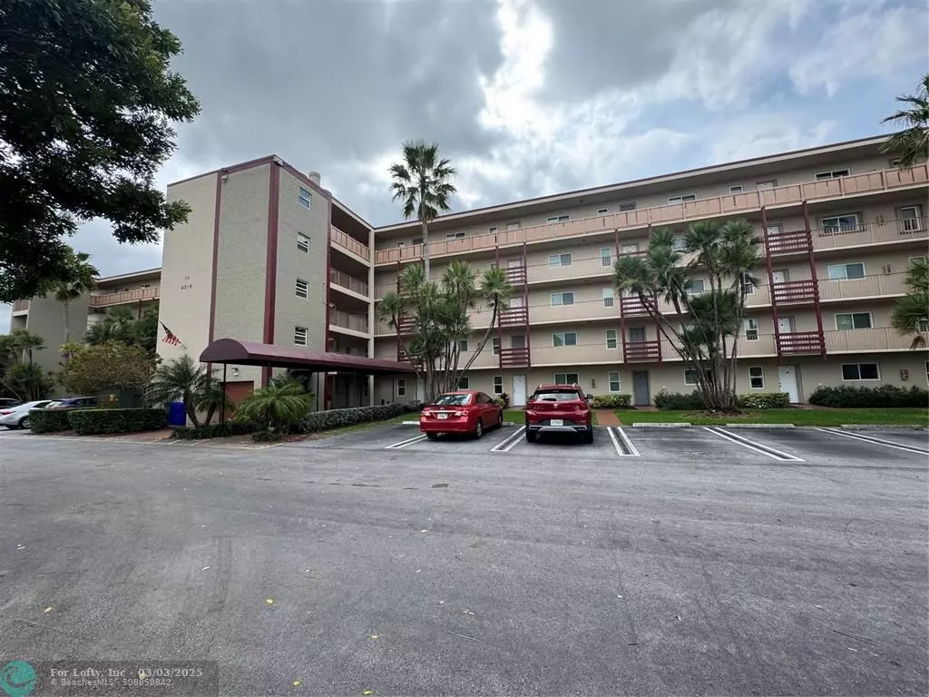 Pompano Beach, FL 33069,2216 N Cypress Bend Dr  #308