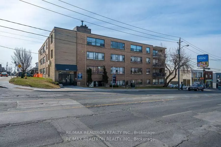 Toronto W03, ON M6M 1S9,2507 Eglinton AVE W #106