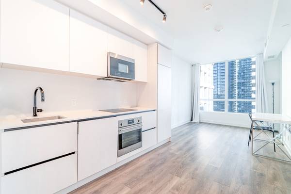 108 Peter ST #1811, Toronto C01, ON M5V 0W2