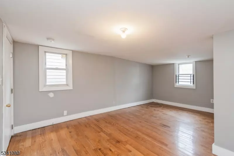 182 1st St #3, Newark City, NJ 07107