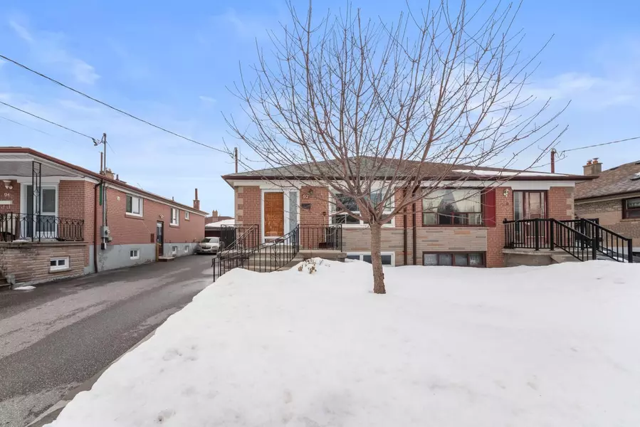 92 Magellan DR, Toronto W05, ON M3L 1T2