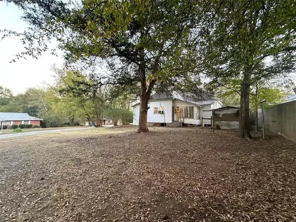 Grand Saline, TX 75140,219 E Jordan Street