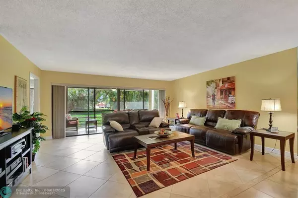 Boynton Beach, FL 33437,5603 Fairway Park Dr  #204