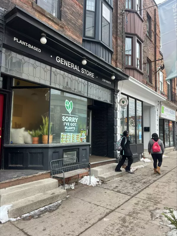 Toronto W01, ON M6R 2N5,476 Roncesvalles AVE