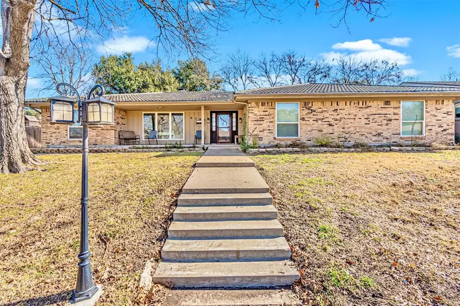 6305 Radstock Avenue, Fort Worth, TX 76133