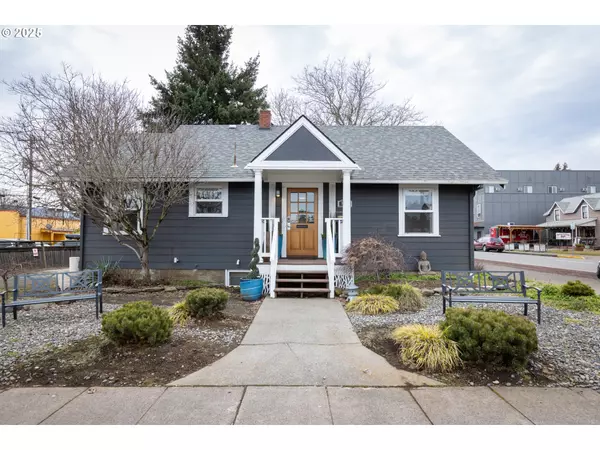 1215 B ST, Hood River, OR 97031