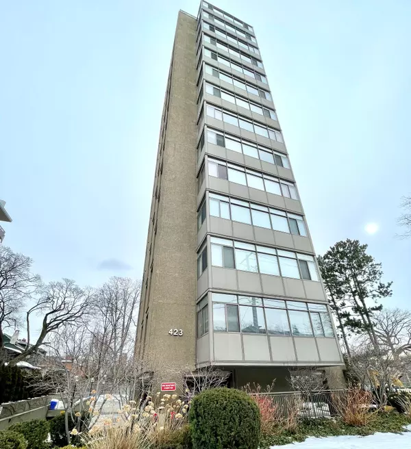 423 Avenue RD #1, Toronto C02, ON M4V 2H7