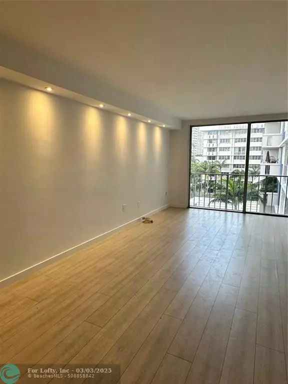 Miami Beach, FL 33139,800 West Ave  #637