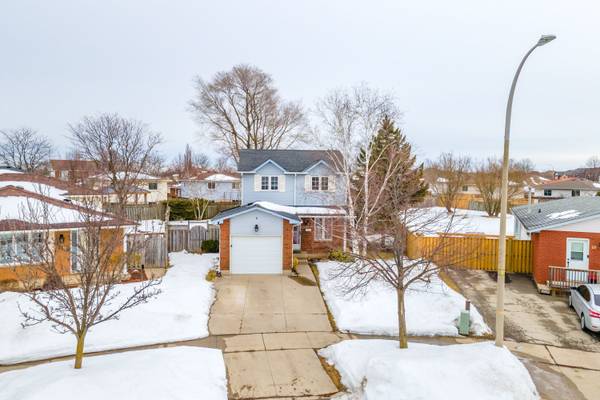 12 Featherwood CRES, Hamilton, ON L8J 3P5