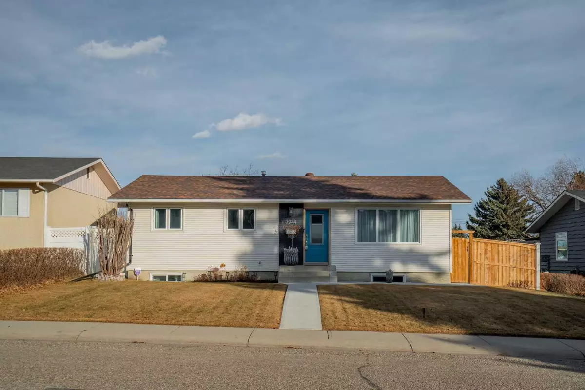 Calgary, AB T2K 4h8,7944 Huntwick CRES Northeast