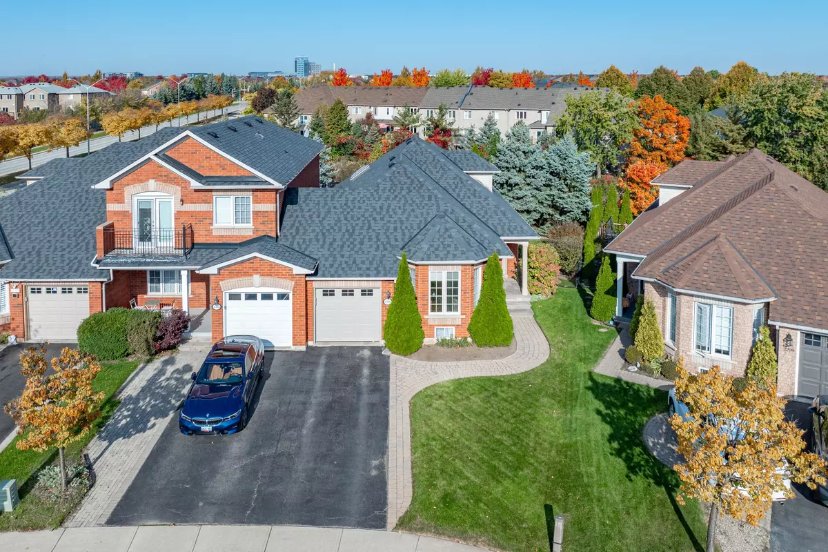 Oakville, ON L6M 3Z3,2303 Kingfisher CT