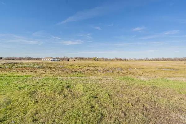 405 E Vaughn Road, Cleburne, TX 76031