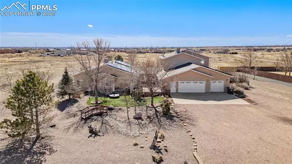 966 E Desert Cove DR, Pueblo, CO 81007