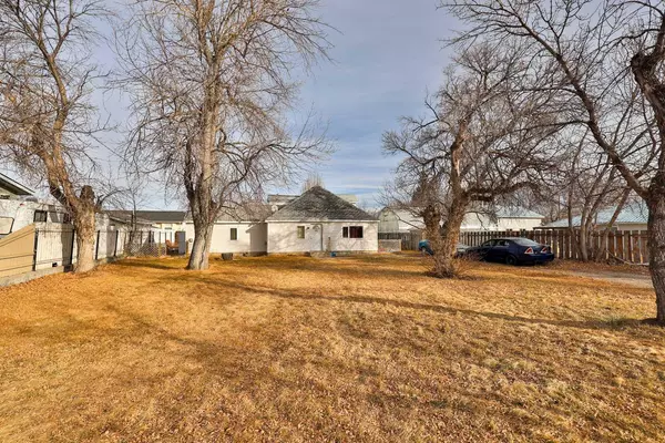 29 W 1 AVE North, Magrath, AB T0K 1J0