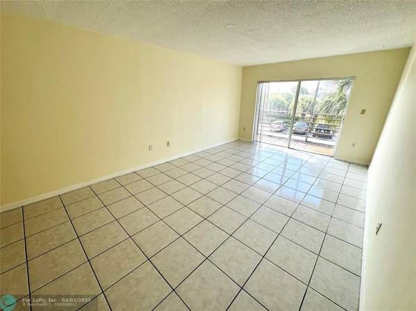 Lauderdale Lakes, FL 33311,3700 NW 21st St  #205