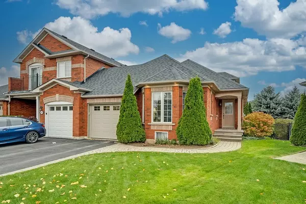 Oakville, ON L6M 3Z3,2303 Kingfisher CT