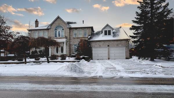 3 Colonel Bertram RD, Brampton, ON L6Z 4N8