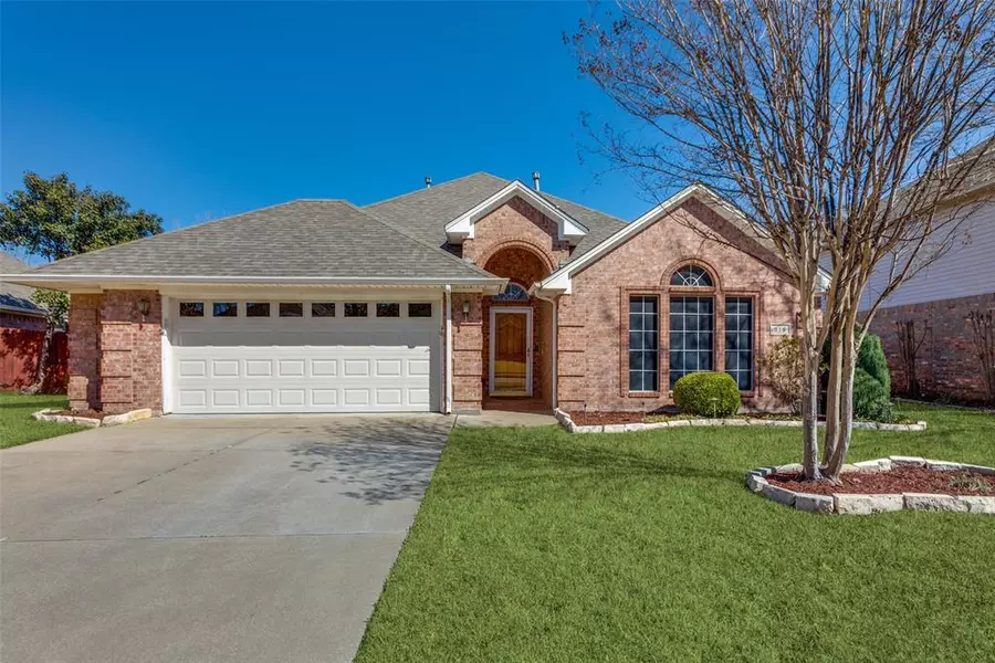 819 Huebner Way, Burleson, TX 76028