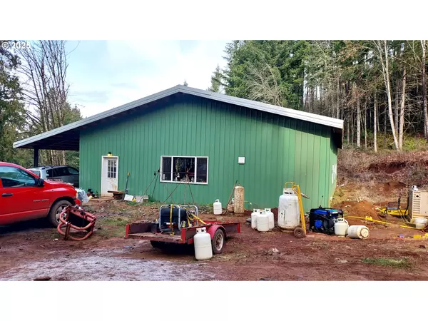 25025 S HOLMAN RD, Estacada, OR 97023