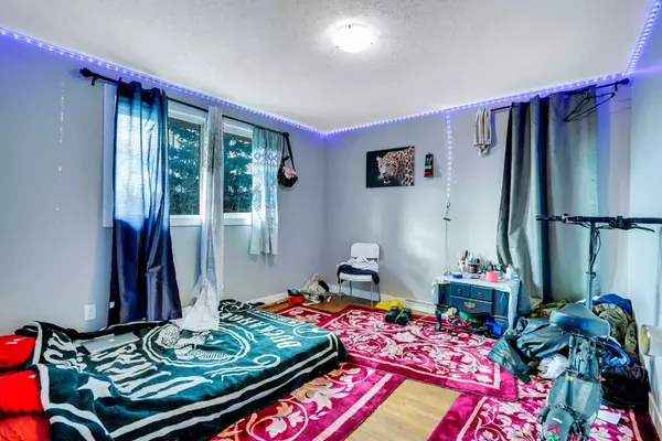 Calgary, AB T2B 0Z3,1820 38 ST Southeast