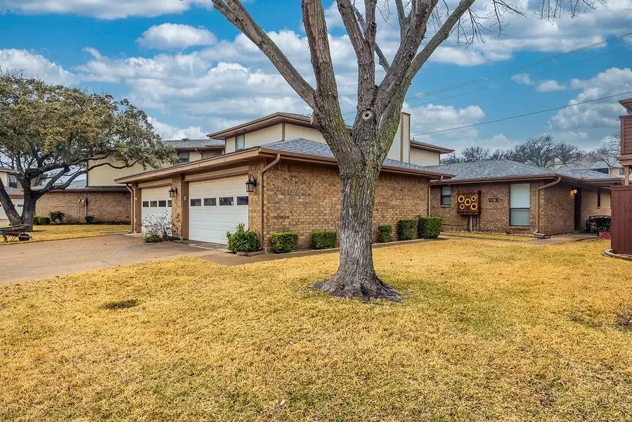 34 Morrow Drive, Bedford, TX 76021