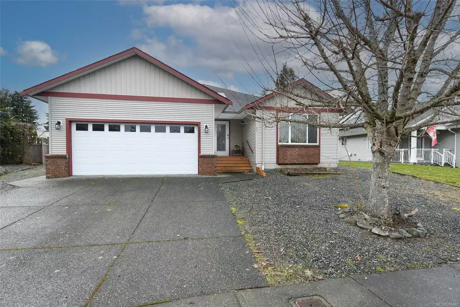 3285 Eighth St, Cumberland, BC V0R 1S0