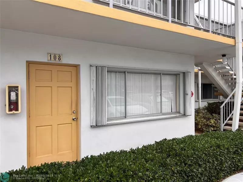 3240 LAKE OSBORNE Drive  #108, Lake Worth Beach, FL 33461