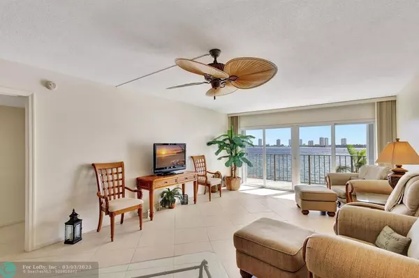 Lake Park, FL 33403,801 Lake Shore Dr  #403