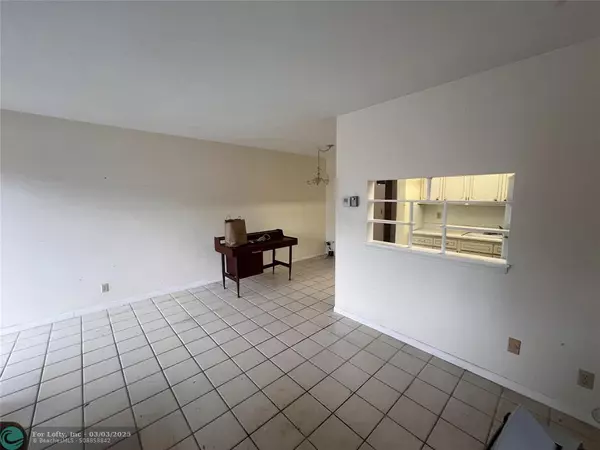 Lake Worth Beach, FL 33461,3240 LAKE OSBORNE Drive  #108