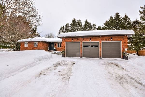 46 Holloway LN, Springwater, ON L0L 1X1