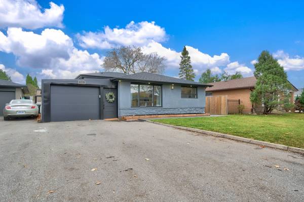 32 Farley CRES, Toronto W09, ON M9R 2A6