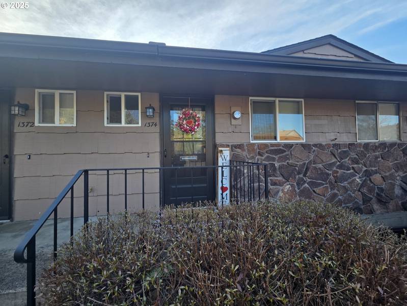 1374 SE COURT AVE #10, Roseburg, OR 97470