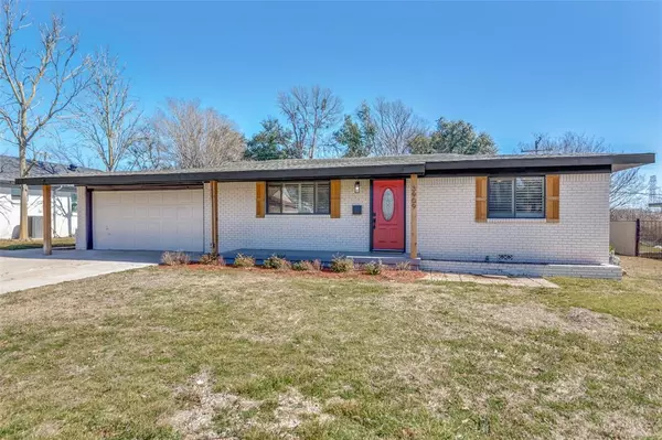 3909 Springbranch Drive, Benbrook, TX 76116