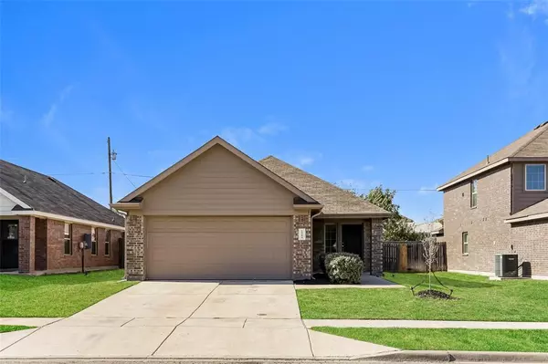 1504 Dove Circle, Ennis, TX 75119