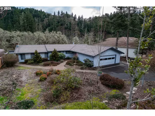 82 N RIVER DR, Roseburg, OR 97470