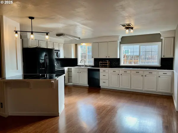 1948 FOUR OAKS GRANGE RD, Eugene, OR 97405