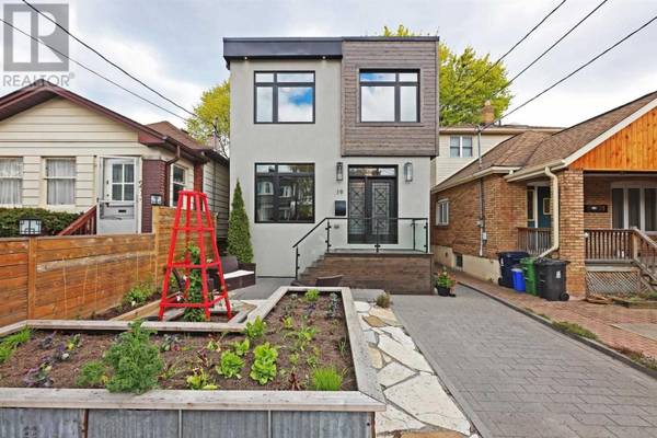 19 Gatwick AVE, Toronto E03, ON M4C 1W2