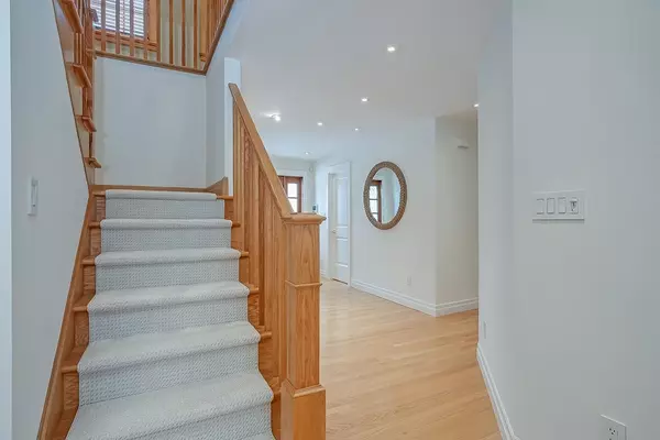 Oakville, ON L6J 3M7,69 Allan ST