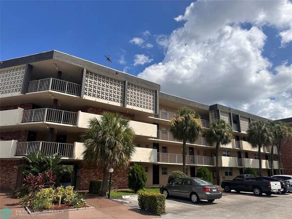 3051 NW 46th Ave  #306, Lauderdale Lakes, FL 33313