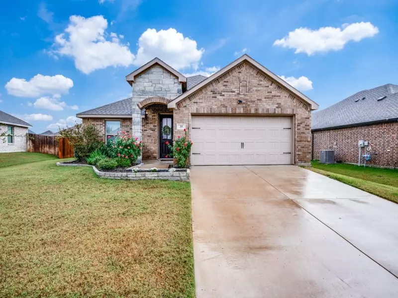 35 Mockingbird Lane, Sanger, TX 76266