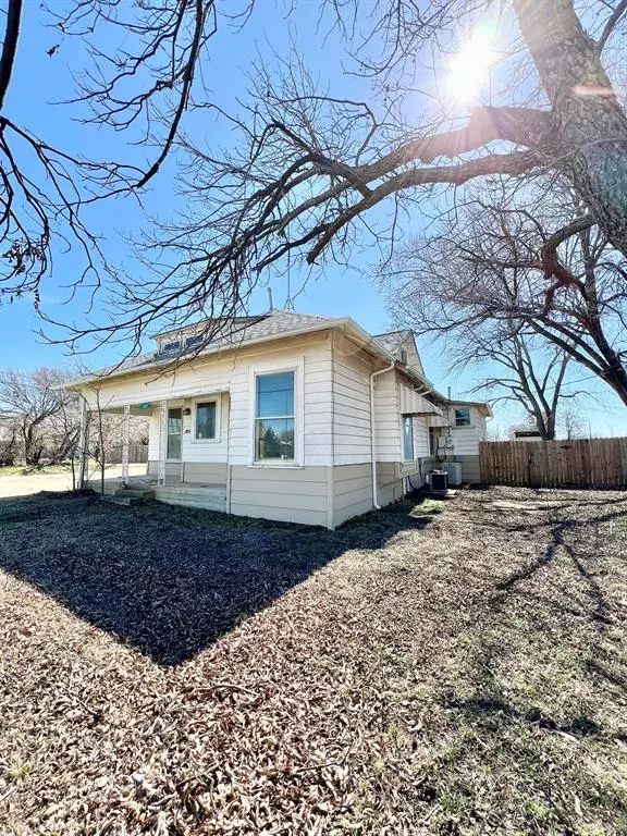 Jacksboro, TX 76458,301 W Belknap Street