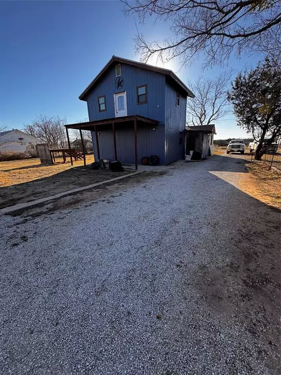 1405 N 3rd Street, Bangs, TX 76823